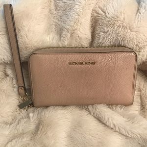 Michael Kors Leather Wristlet Light Pink